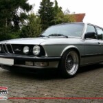 Die Haltung ist wirklich gut - aber das er sogar noch gut fährt ist sensationell....BMW E28 535i mit Hartge und Schnitzer und BBS RS1 und vielen Gimmicks