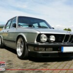 Er könnte noch ein bißchen...Nicht viel..aber ein bisserl.BMW E28 535i mit Hartge und Schnitzer und BBS RS1 und vielen Gimmicks