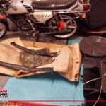 Teppich ausgebaut..AUDI 80 Typ B1 als GT/V mit 45er Weber DCOE 152 - stilechte: Eine Hercules UltraIII LC im Hintergrund.....mit K50 Ultra Auspuff